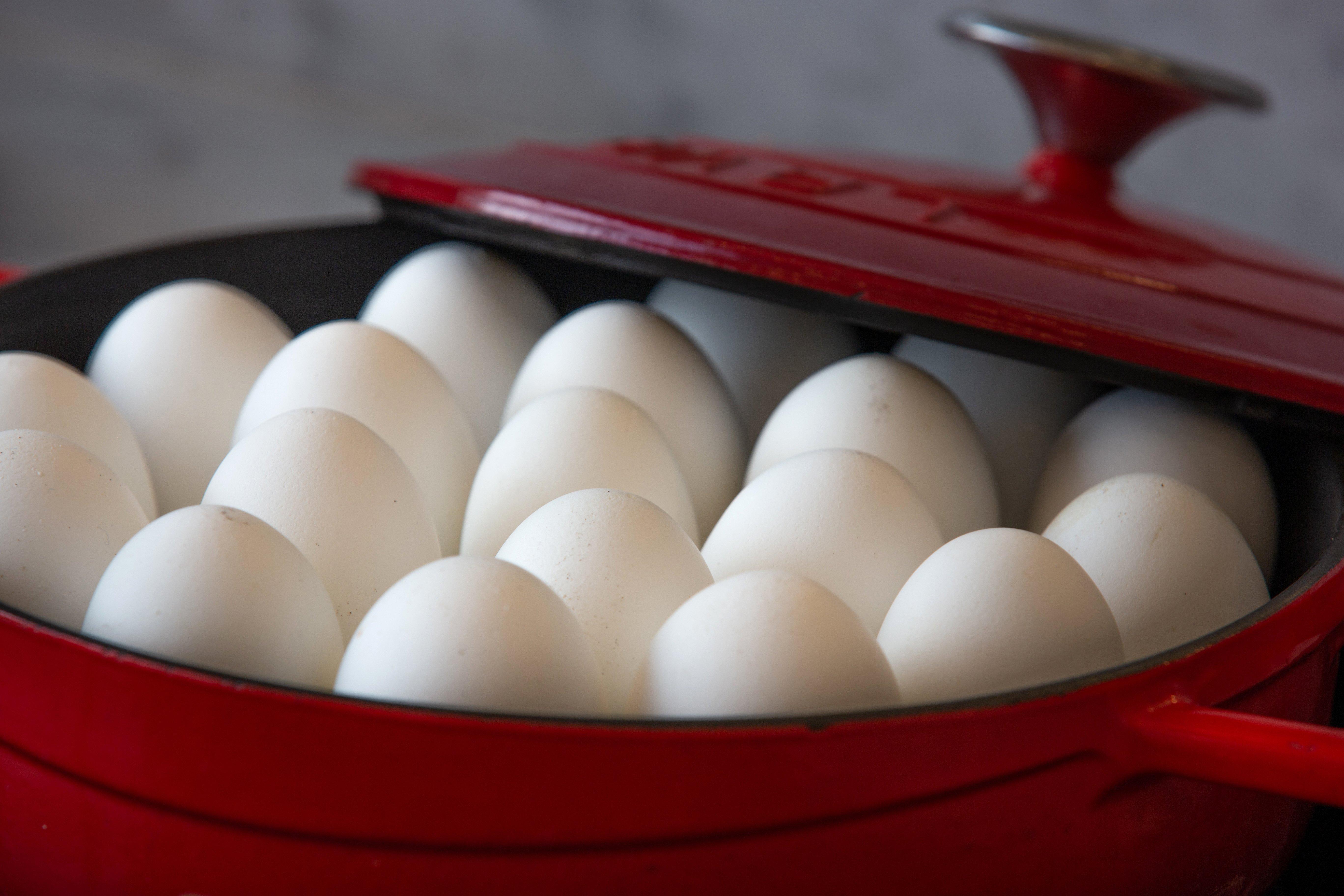 Holiday Inn Bengaluru Racecourse By Ihg Extérieur photo Eggs in a Le Creuset