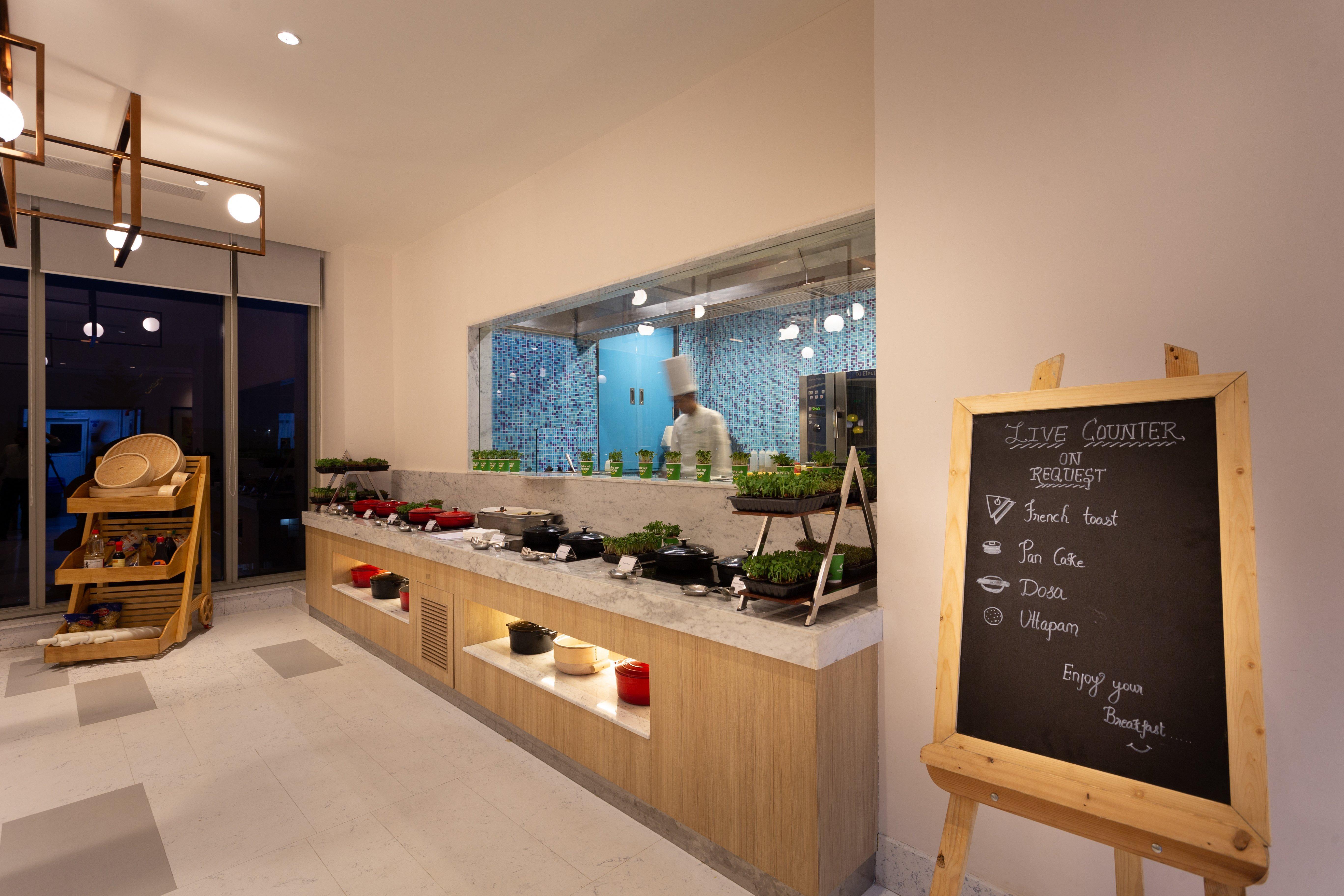 Holiday Inn Bengaluru Racecourse By Ihg Extérieur photo The kitchen at the restaurant