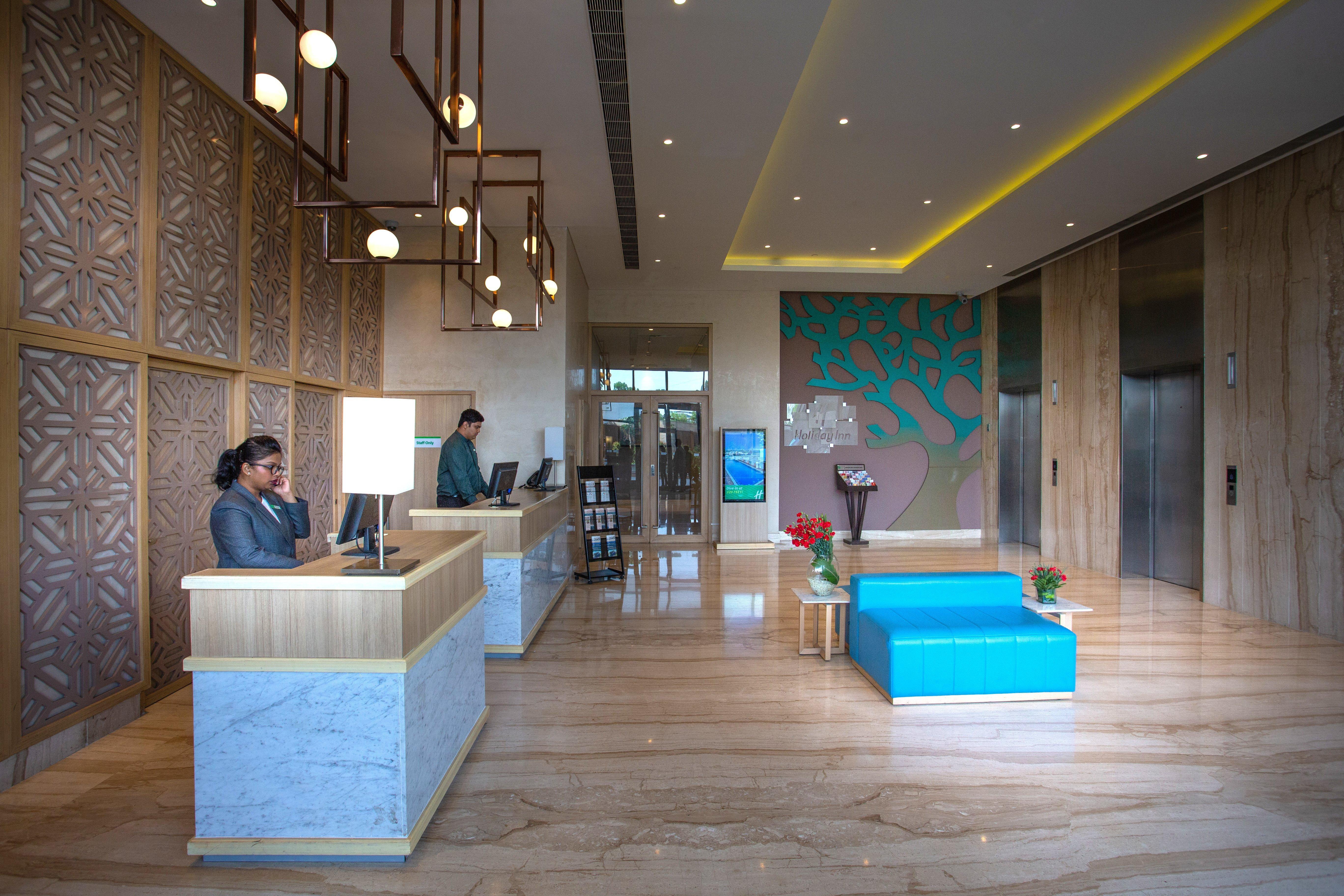 Holiday Inn Bengaluru Racecourse By Ihg Extérieur photo The lobby of the hotel