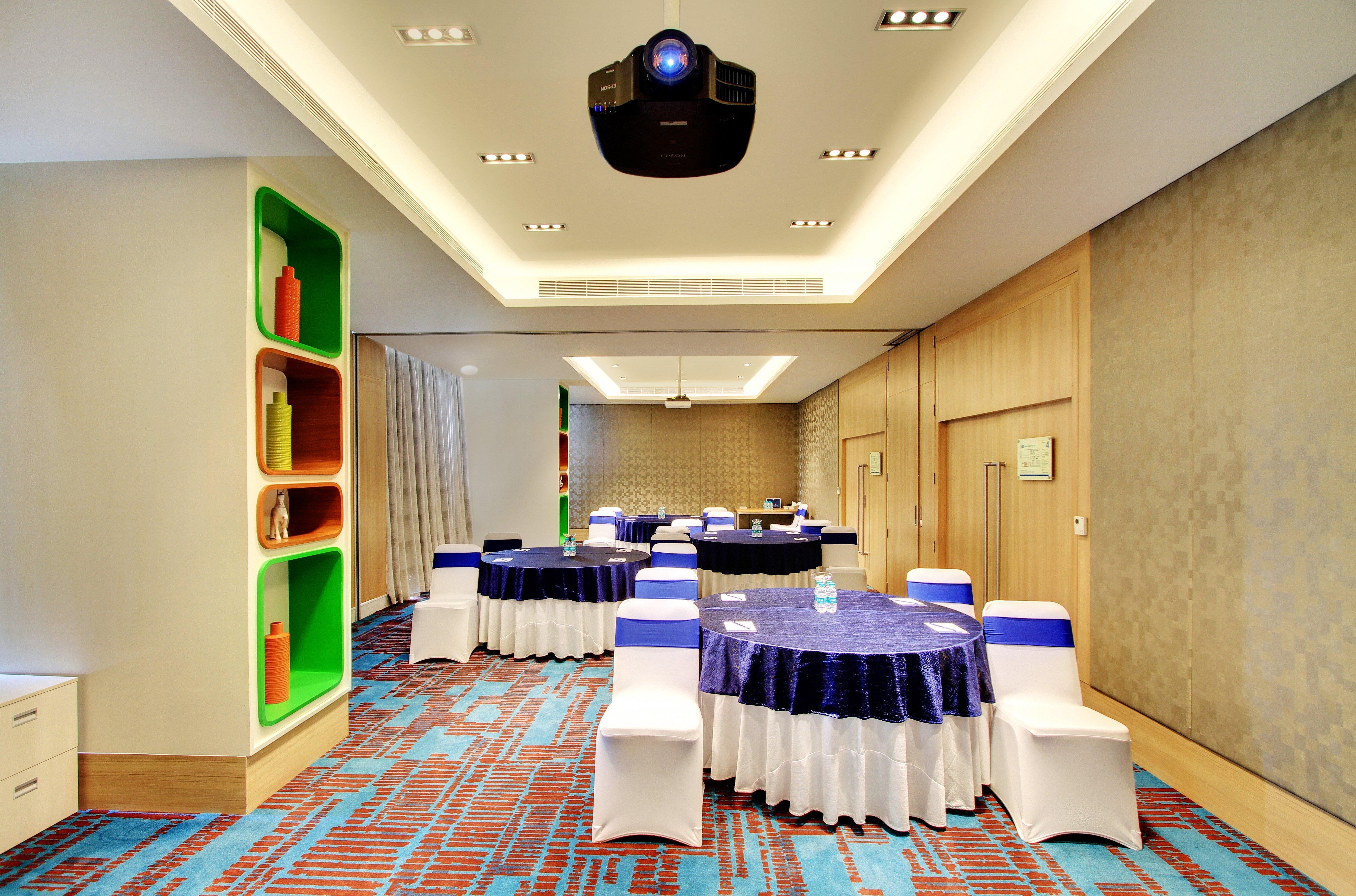 Holiday Inn Bengaluru Racecourse By Ihg Extérieur photo Meeting room at the hotel