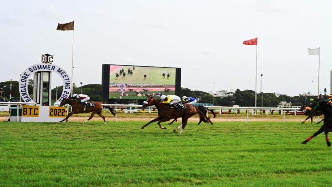 Holiday Inn Bengaluru Racecourse By Ihg Extérieur photo The 2011 Singapore Derby