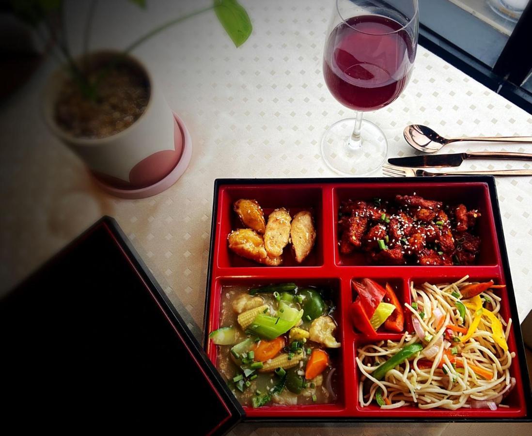 Holiday Inn Bengaluru Racecourse By Ihg Extérieur photo A vegetarian bento